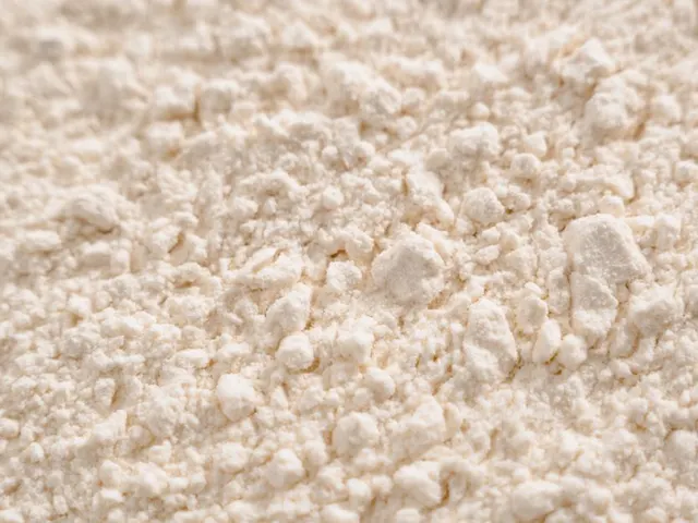 Farinha de mandioca amarela Mônica 500 g