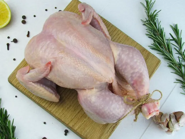 Frango inteiro resfriado